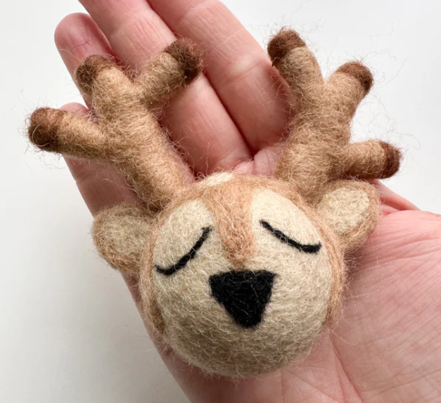 Figurine et objets en feutre / Sewing Seeds Play