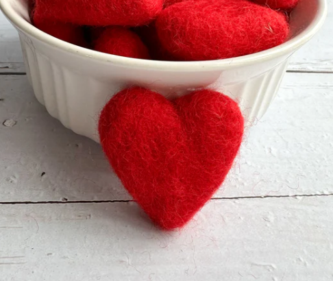 Figurine et objets en feutre / Sewing Seeds Play