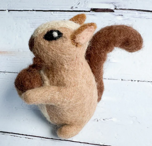 Figurine et objets en feutre / Sewing Seeds Play