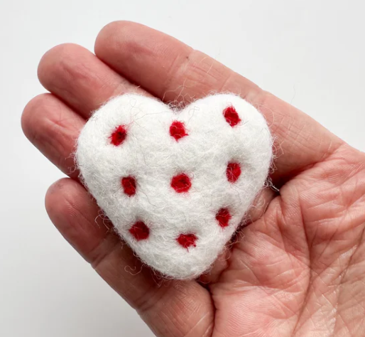 Figurine et objets en feutre / Sewing Seeds Play